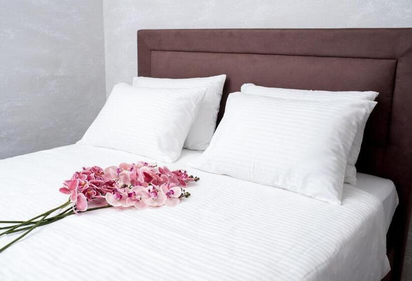 سوئیت با بالکن, Ipn Apartments