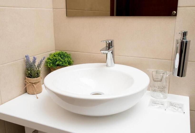 سوئیت با بالکن, Ipn Apartments