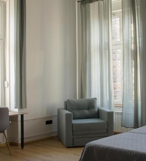 اتاق استاندارد سه تخته با سرویس بهداشتی مشترک, K43 Rooms