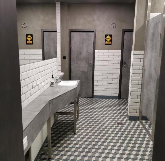 اتاق استاندارد با سرویس بهداشتی مشترک, K43 Rooms