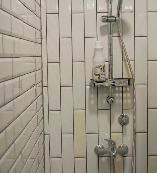 اتاق استاندارد سه تخته با سرویس بهداشتی مشترک, K43 Rooms