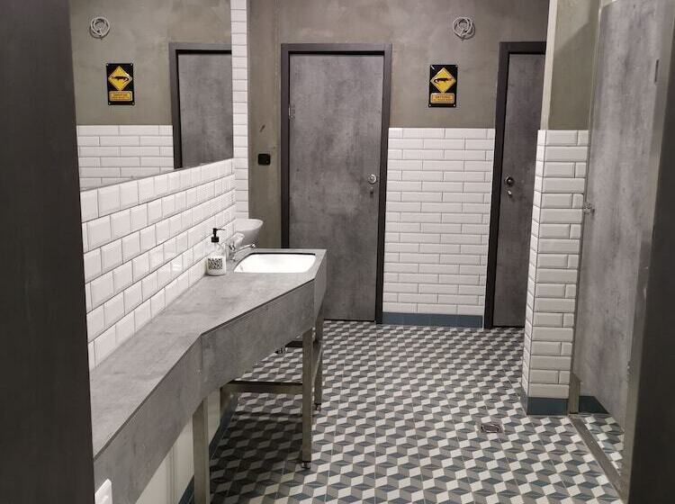 اتاق استاندارد با سرویس بهداشتی مشترک, K43 Rooms