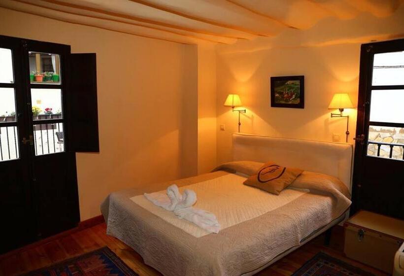 اتاق لوکس با بالکن, Casa Rural Las Pedrolas