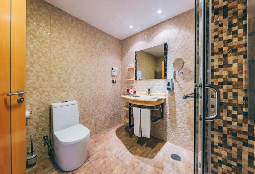 سوییت جونیور با چشم‌انداز استخر, Grand Muthu Golf Plaza Hotel & Spa