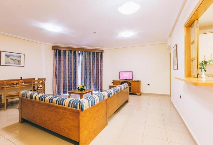 اتاق خانوادگی با چشم‌انداز استخر, Grand Muthu Golf Plaza Hotel & Spa