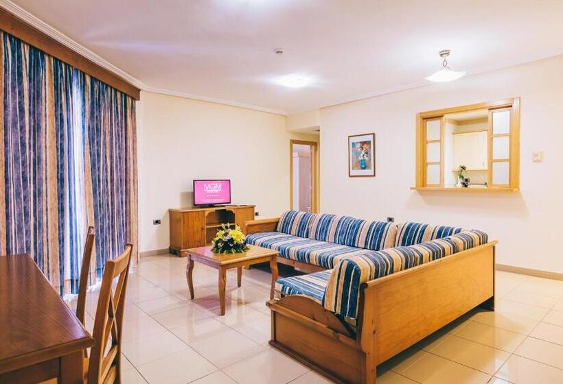 اتاق خانوادگی با چشم‌انداز استخر, Grand Muthu Golf Plaza Hotel & Spa