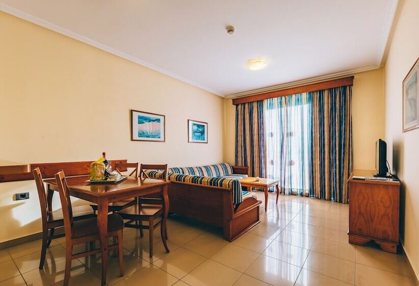سوییت جونیور, Grand Muthu Golf Plaza Hotel & Spa