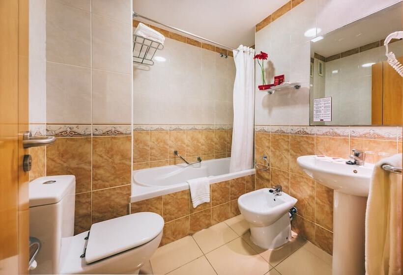 Quarto standart com terraça, Grand Muthu Golf Plaza