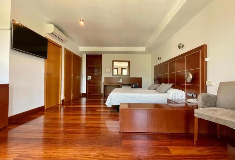 Junior Suite, Acinipo