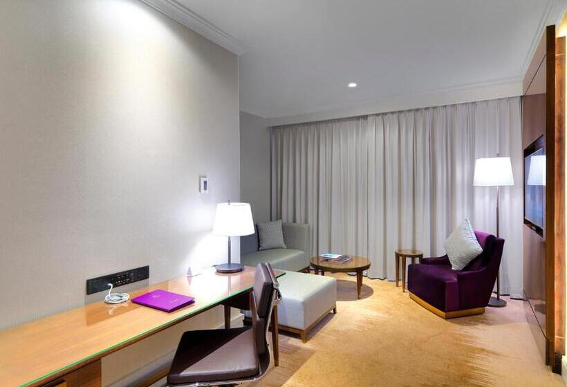 سوییت لوکس, Amora Hotel Jamison Sydney