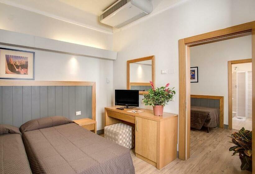 Standard Triple Room, Delle Nazioni