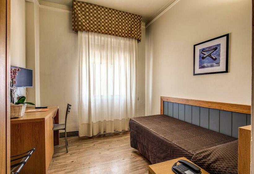 Standard Single Room, Delle Nazioni