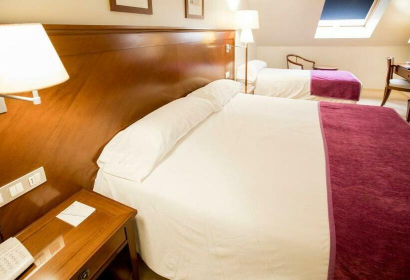 اتاق استاندارد سه نفره, Hesperia Andorra