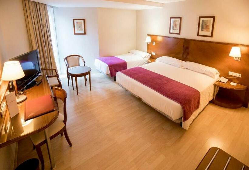 اتاق استاندارد سه نفره, Hesperia Andorra