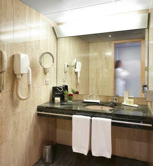 اتاق استاندارد سه نفره, Hesperia Andorra