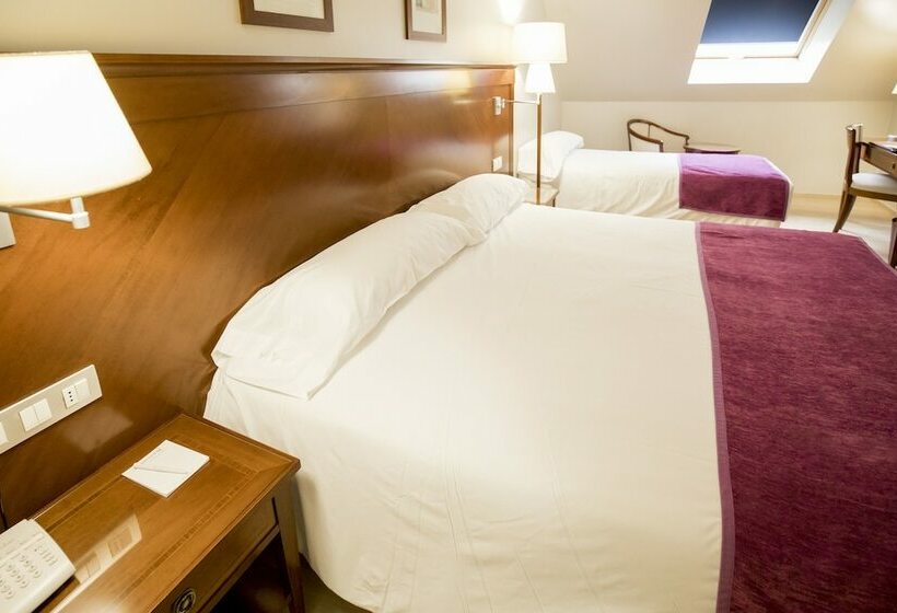 اتاق استاندارد سه نفره, Hesperia Andorra