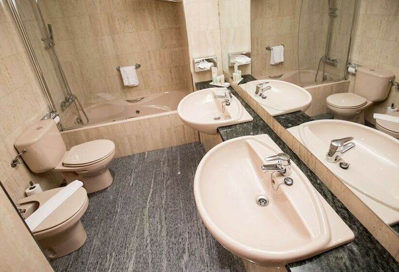 اتاق استاندارد سه نفره, Hesperia Andorra