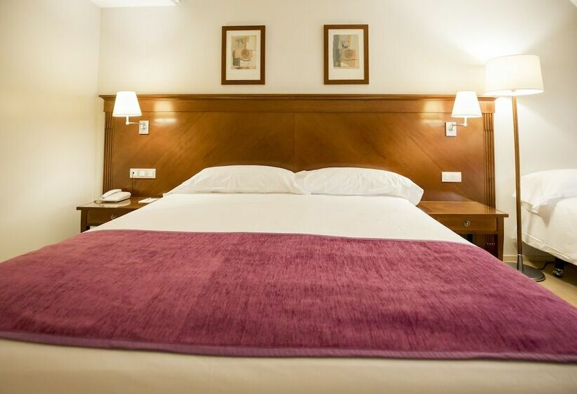 اتاق استاندارد سه نفره, Hesperia Andorra