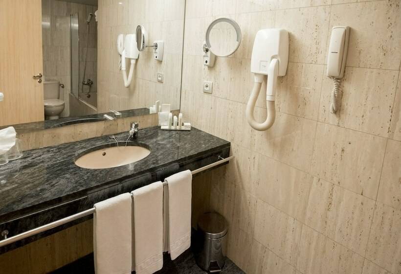 اتاق استاندارد سه نفره, Hesperia Andorra