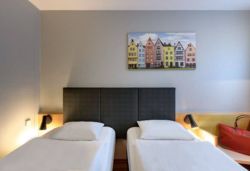 Standard Room, Ibis Koeln Frechen