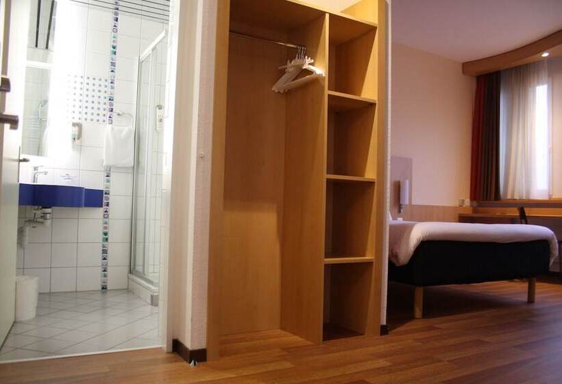اتاق استاندارد با تخت دوبل, Ibis Luzern Kriens