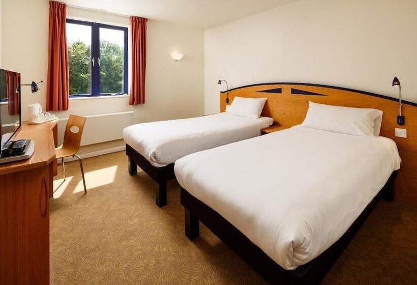 Standard Room, Ibis Preston North