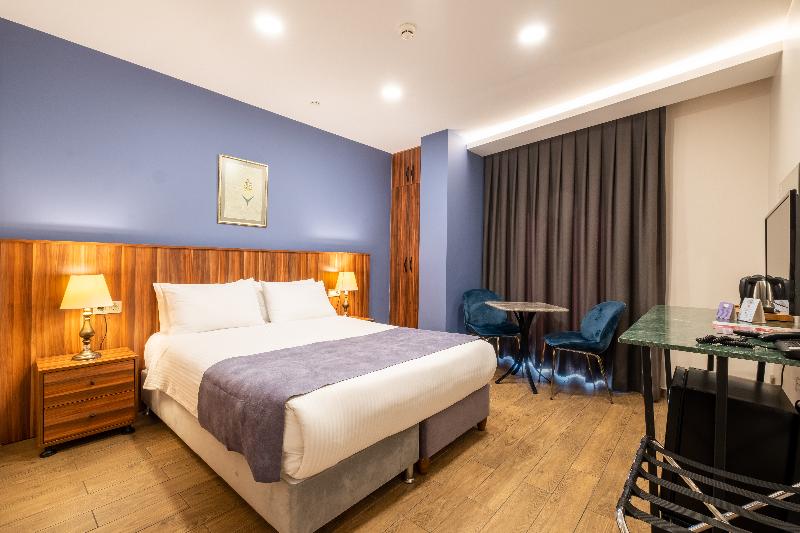 اتاق استاندارد یک نفره, Room Mate Luca