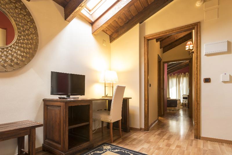 سوییت جونیور, Casa Cornel