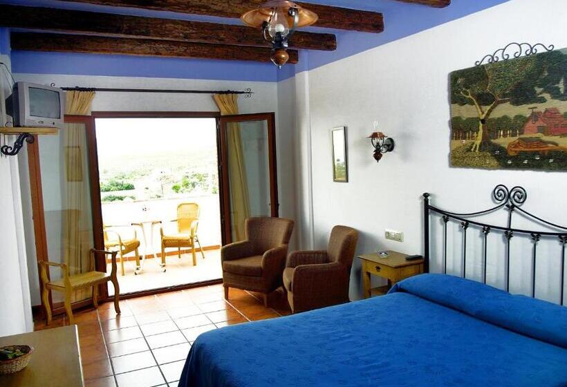 Quarto Triplo Estandar com Vistas, Rural Almazara