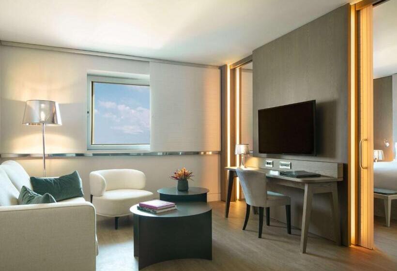 سوئیت کلاب, Sofitel Athens Airport