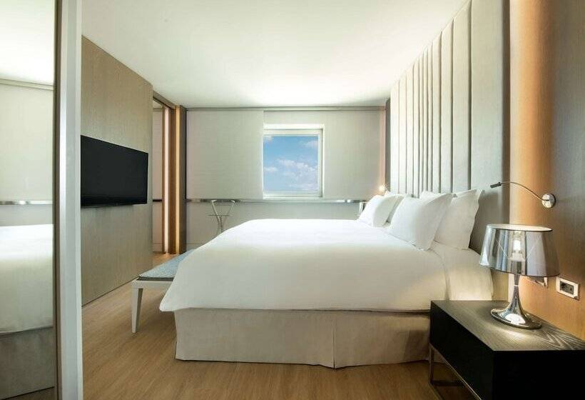 سوئیت کلاب, Sofitel Athens Airport