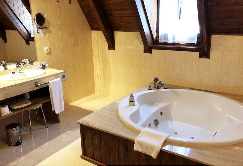 Junior Suite met Hydromassage, Spa Acevi Val D’aran