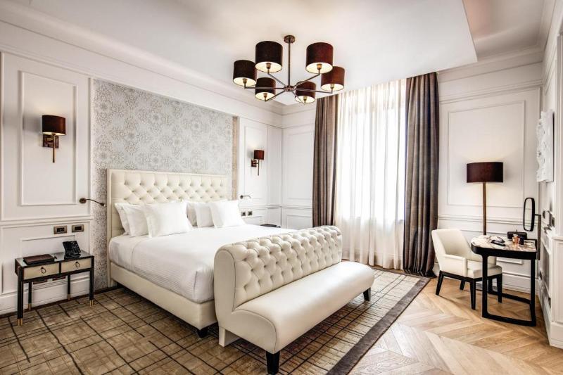 سوییت جونیور, Splendide Royal   The Leading Hotels Of The World