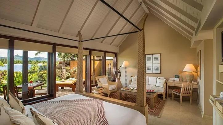 اتاق لوکس با چشم‌انداز دریا, The Oberoi Beach Resort, Mauritius