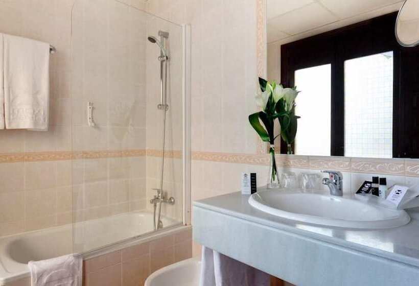 اتاق استاندارد سه نفره, Sercotel Toledo Imperial