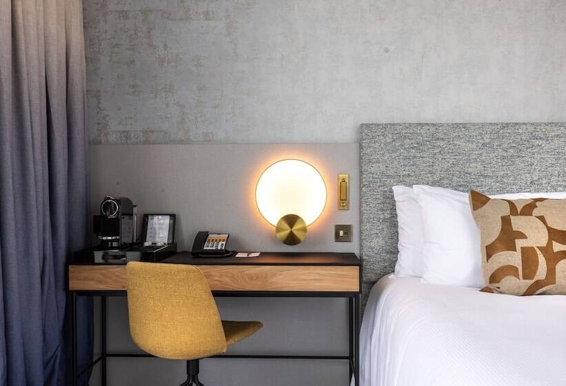 سوییت جونیور, Voco St. David S Cardiff, An Ihg
