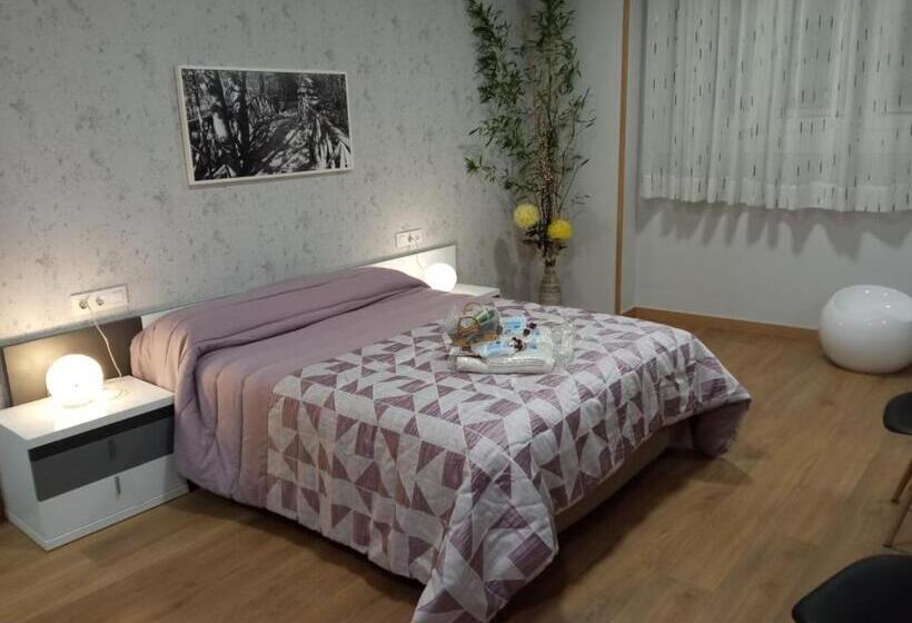 اتاق لوکس, Albergue Camiño Real
