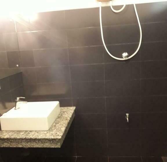 اتاق استاندارد با چشم‌انداز استخر, Bentota Home Stay
