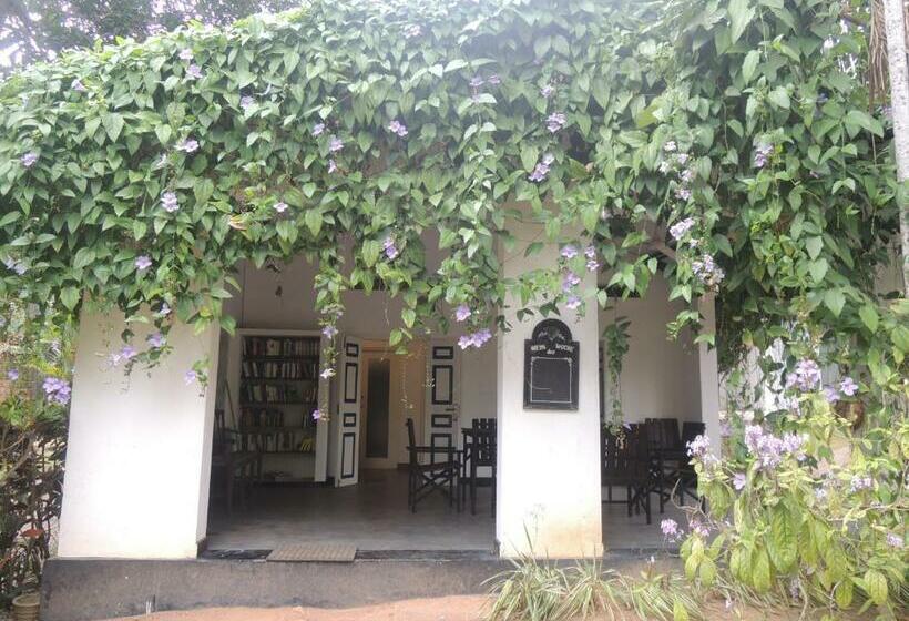 اتاق استاندارد با چشم‌انداز استخر, Bentota Home Stay