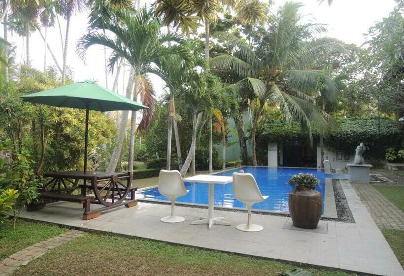 اتاق استاندارد با چشم‌انداز استخر, Bentota Home Stay