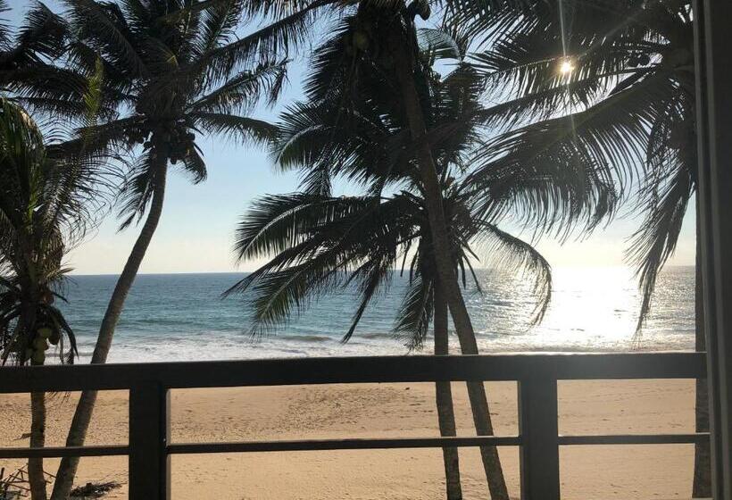اتاق لوکس با بالکن و چشم‌انداز دریا, Ocean Edge Hikka