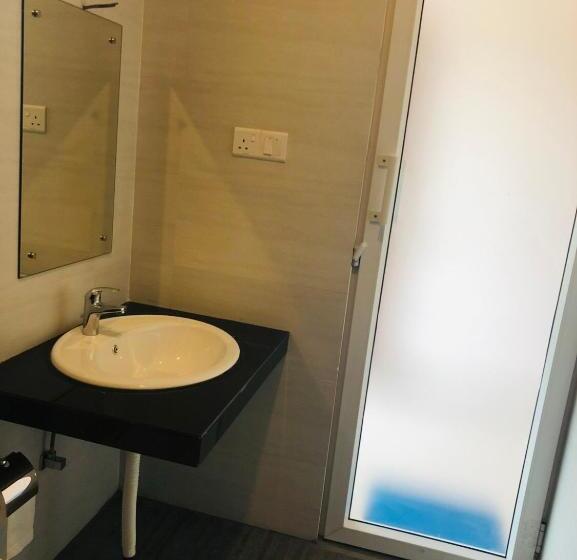 اتاق لوکس با بالکن و چشم‌انداز دریا, Ocean Edge Hikka
