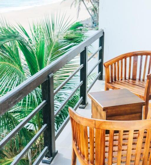 اتاق لوکس با بالکن و چشم‌انداز دریا, Ocean Edge Hikka