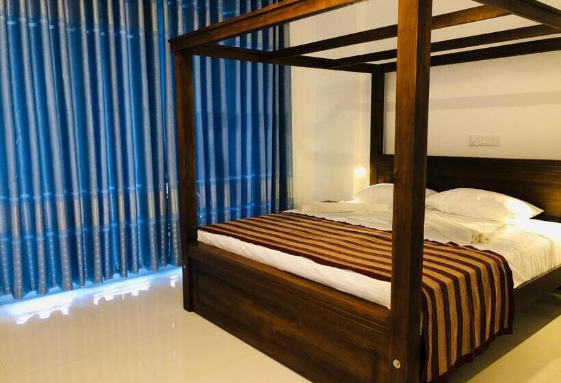 اتاق لوکس با بالکن و چشم‌انداز دریا, Ocean Edge Hikka