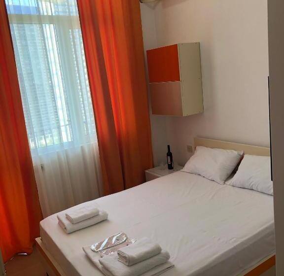اتاق استاندارد با بالکن, Orange Home
