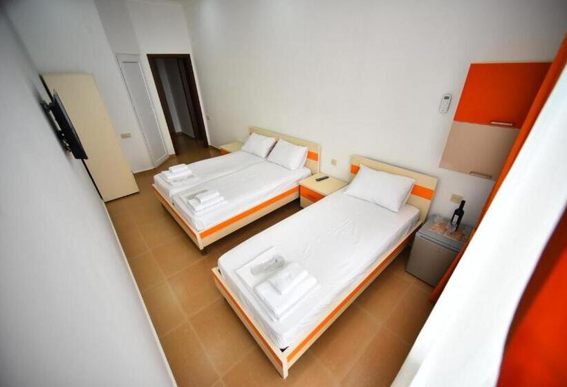 اتاق استاندارد سه نفره, Orange Home