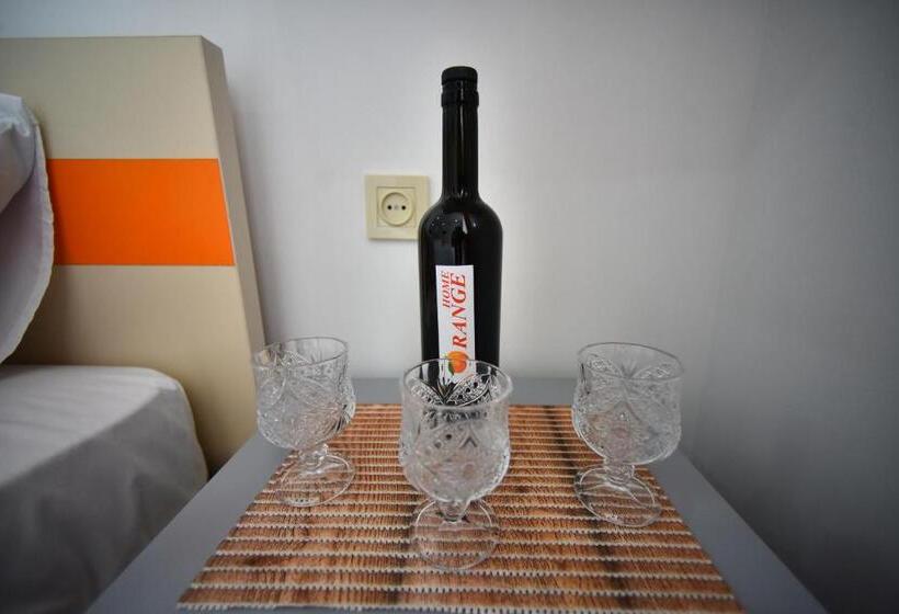اتاق استاندارد سه نفره, Orange Home