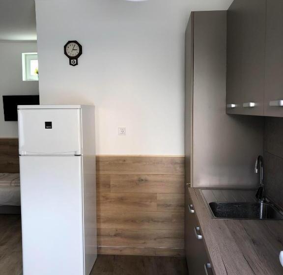 آپارتمان 1 خوابه, Avas Apartman