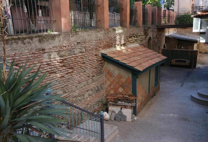 اتاق خانوادگی, Private Rooms In The City Center   Chonqadze 9