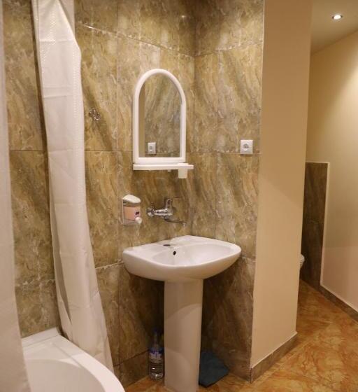 اتاق استاندارد چهار تخته, Private Rooms In The City Center   Chonqadze 9
